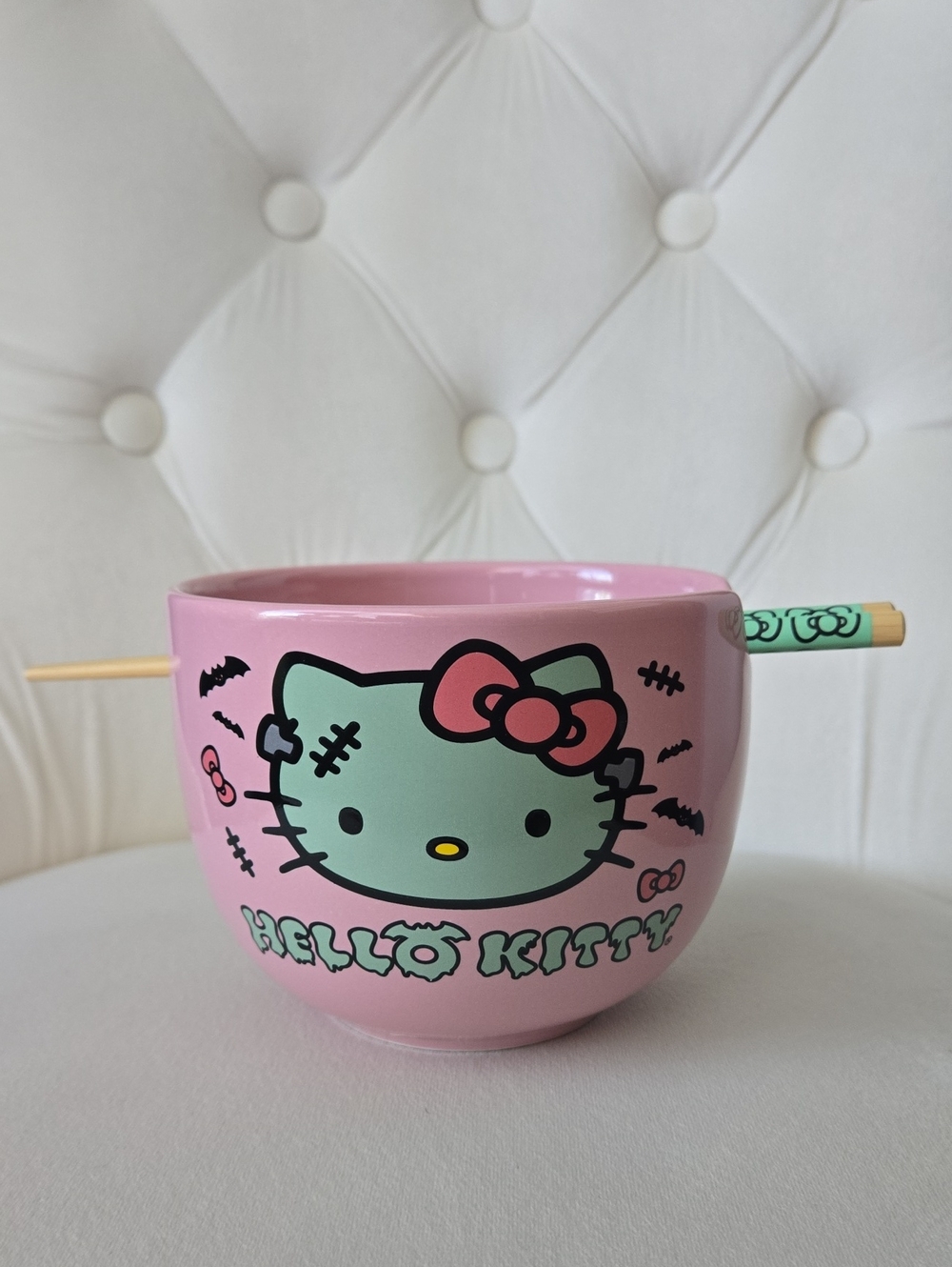 Halloween Hello Kitty Ramen Soup Noodles Bowl W/ Sticks, New Without Packaging